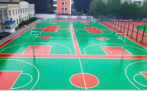 學校籃球場