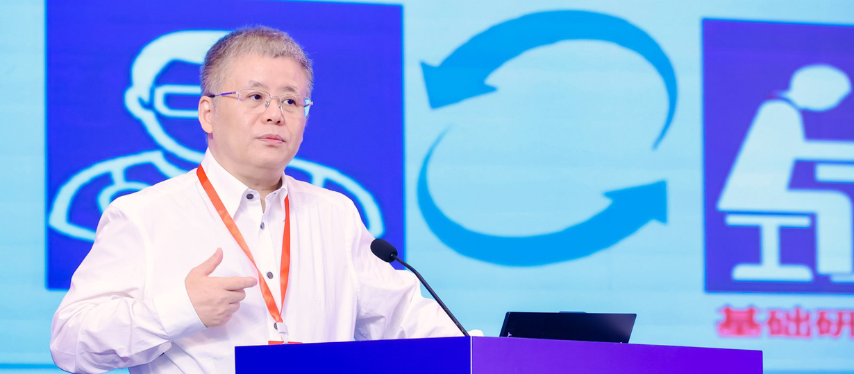 中國科學(xué)院院士，國家自然科學(xué)基金委員會副主任，腫瘤生物學(xué)家張學(xué)敏作主旨報(bào)告