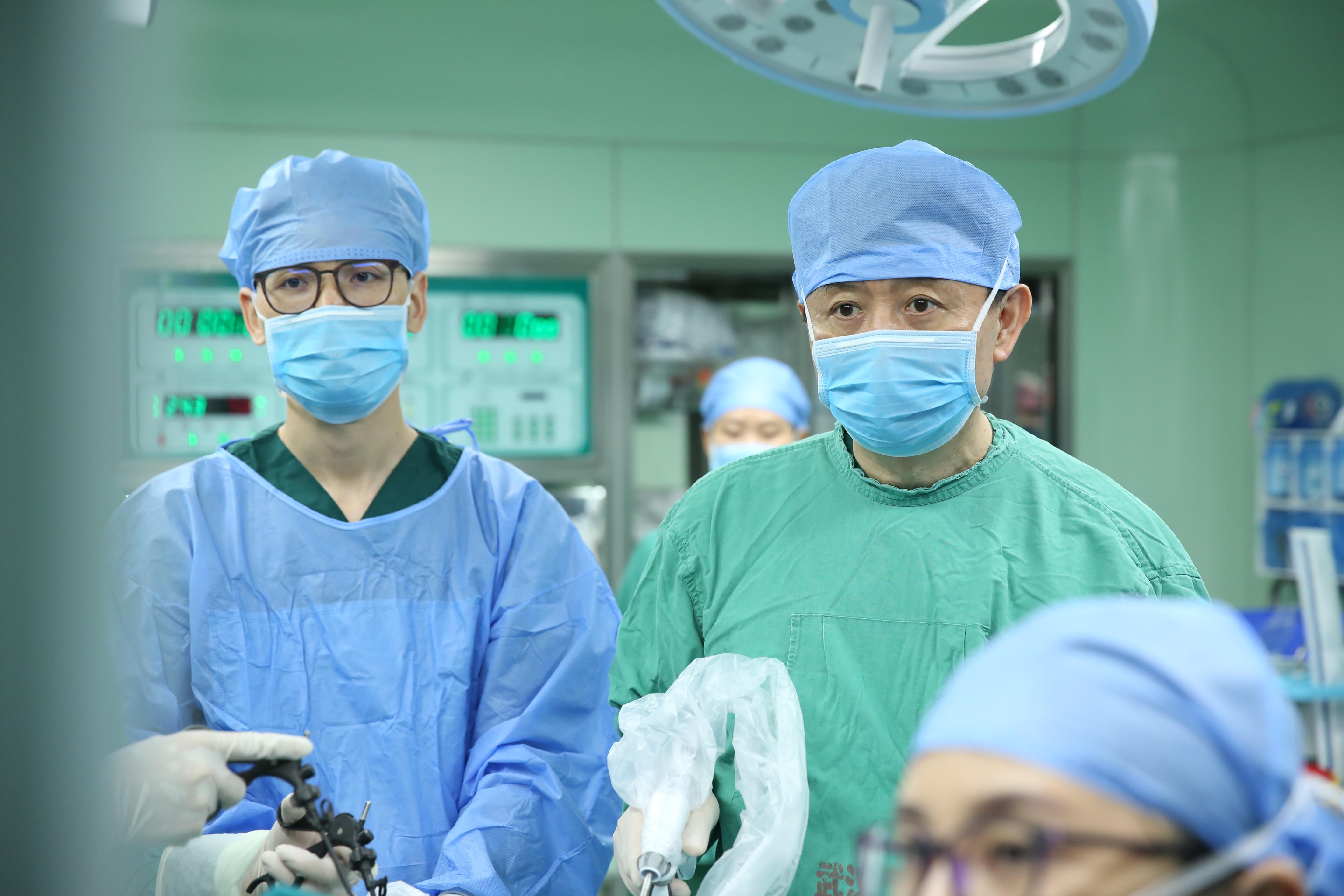 1737441431874065521.jpeg 馬院士來(lái)院開展手術(shù)教學(xué).jpeg
