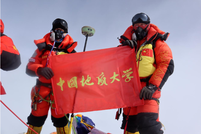 1737598906490022408.jpg 1737598899827.jpg