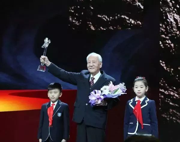 1742802414922077840.png 640.webp (1).png