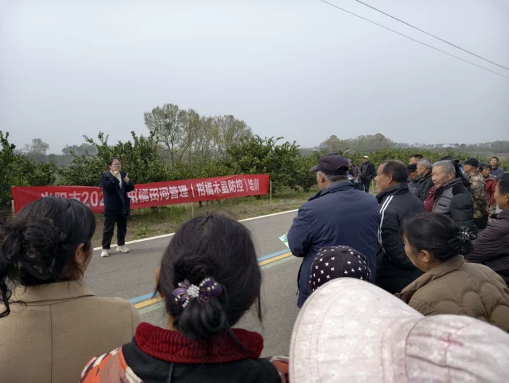 志愿服務(wù)春耕行 科技惠農(nóng)助振興1.png