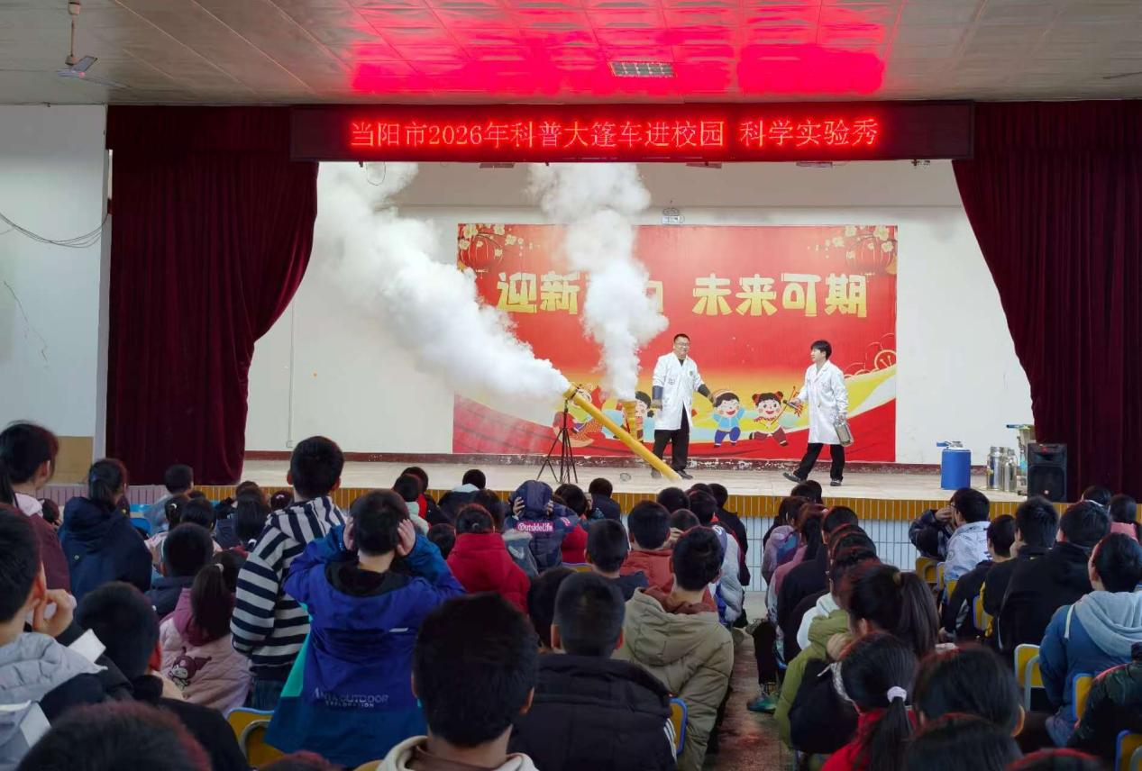 1774333067080023358.png 科普大篷車駛?cè)氩莶汉行W(xué)校園1.png